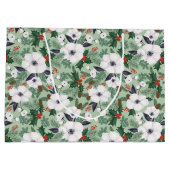 Witte kerstbloemen en rode bessen groot cadeauzakje (Achterkant)