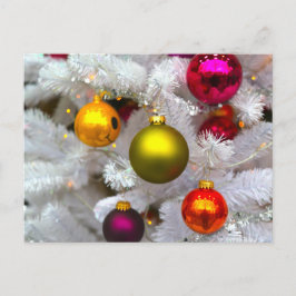 Witte kerstboom met kleurrijke kerstballen briefkaart