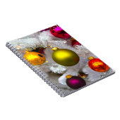 Witte kerstboom met kleurrijke kerstballen notitieboek (Rechterzijde)