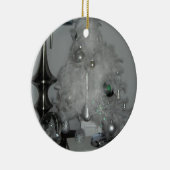 Witte kerstboom met veren en decoraties (Rechts)
