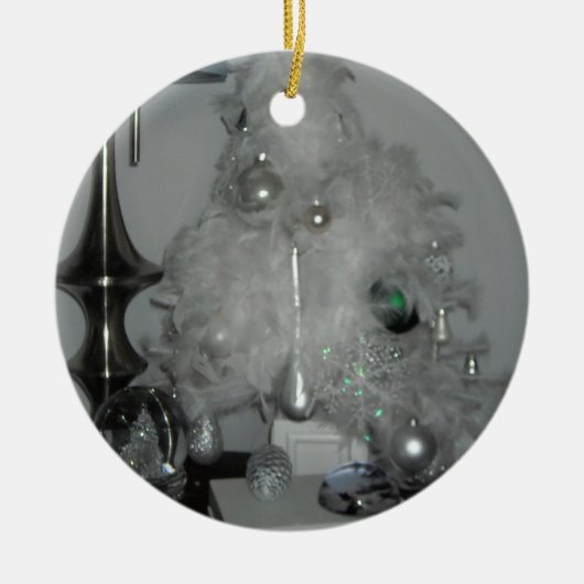 Witte kerstboom met veren en decoraties (Voorkant)