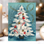 Witte kerstboom op de sneeuwkerst feestdagenkaart<br><div class="desc">Witte kerstboom in het sneeuwkerstscène-feestdag Briefkaart. Dit ontwerp is voorzien van een prachtige sneeuwwinterwitte kerstboom in de bossen met vallende sneeuw. Wat een mooie retro vakantie scène.</div>