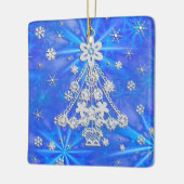 Witte kerstboomsnoep boven blauw keramisch ornament (Links)