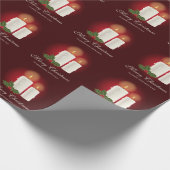 Witte kerstkaarsen op rood met aangepaste tekst cadeaupapier (Hoek)