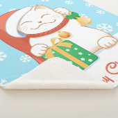 Witte kerstkat in een rood Pet Sherpa Deken (3/4)