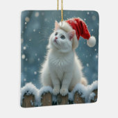 Witte kerstkat op een hek keramisch ornament (Rechts)