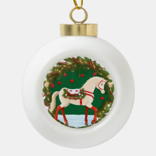 Witte Kerstpaard met Festieve Krans Keramische Bal Ornament