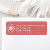 Witte kerstsnowflake op rode patroonlabels etiket (Insitu)