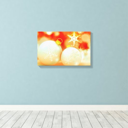 Witte kerstversieringen canvas afdruk (Insitu (Houten vloer))