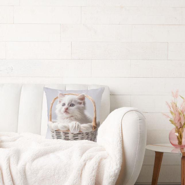 Witte kitten in een mand kussen (Bank)