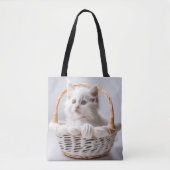 Witte kitten in een mand tote bag (Voorkant)