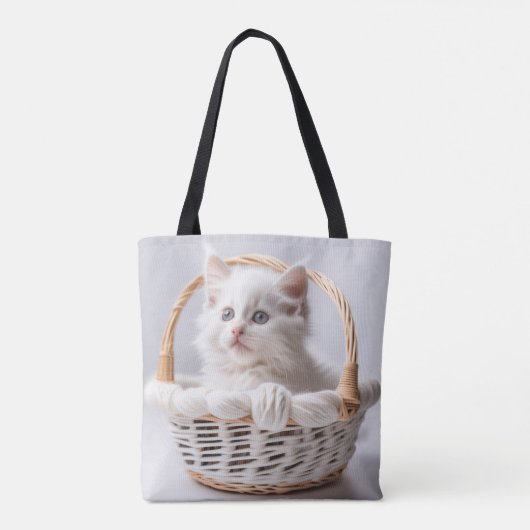 Witte kitten in een mand tote bag (Achterkant)