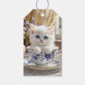 Witte kitten in een theekopje cadeaulabel (Voorkant)