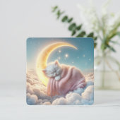 Witte kitten slaapt op een maansikkel kaart (Staand voorkant)