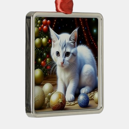 Witte Kitten Spelen met Gouden Kerstmis Ornamenten (Rechts)