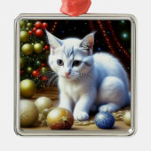 Witte Kitten Spelen met Gouden Kerstmis Ornamenten (Voorkant)