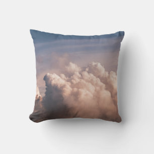 WITTE KLEUREN ONDER BLAUWE HUIDEN KUSSEN