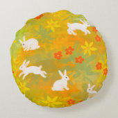 Witte knollen op een bloemveld rond kussen (Achterkant)