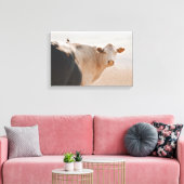 Witte Koe met vogeltje op de rug Canvas Afdruk (Insitu (Woonkamer))