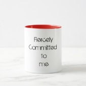 WITTE KOFFIE MOK MET ZWARTE LETTERING EN ROOD BINN (Midden)