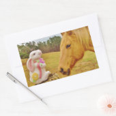Witte konijn en Gele Paarden Rechthoekige Sticker (Envelop)