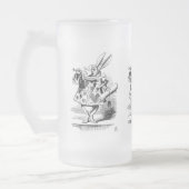 Witte konijn gekleed als Herald Matglas Bierpul (Links)