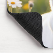 Witte konijn in madeliefjes muismat (Hoek)