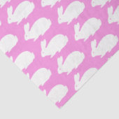 Witte konijnenpatroon op roze tissuepapier (Detail)