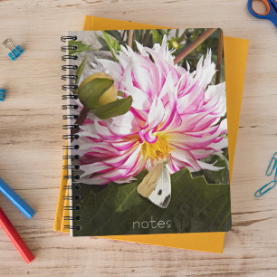Witte Kool Vlinder op Roze Dahlia Floral Notitieboek