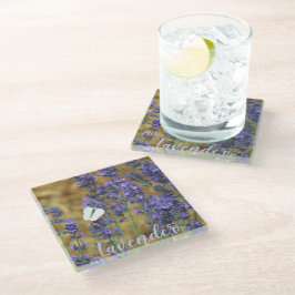 Witte koolvlinder op lavendel glazen onderzetter