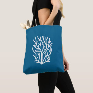 Witte koraal op blauw aquatisch leven tote bag