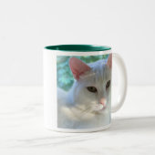 Witte korte haarkat mok met vers (Voorkant rechts)