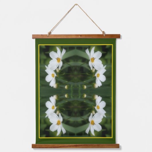 Witte kosmos bloemen en bij Abstract Hangend Wandkleed (Voorkant)