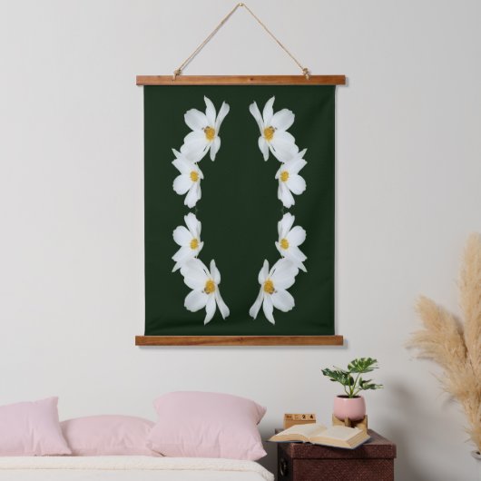 Witte kosmos bloemen en bij Abstract Hangend Wandkleed (Slaapkamer)