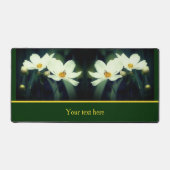 Witte kosmosbloemen met bijen op maat bureaumat (Voorkant)