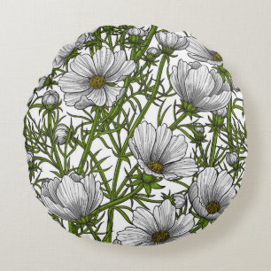 Witte kosmosbloemen rond kussen