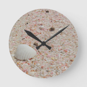 Witte kraan op roze zandband ronde klok