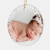 Witte krans | Baby's eerste Kerstmis Keramisch Ornament (Links)