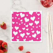 Witte krijtharten op fuchsia roze servet (Insitu)
