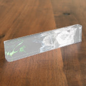 Witte kristallen in zwarte ruimte naambordje (Zijkant)