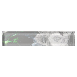 Witte kristallen in zwarte ruimte naambordje