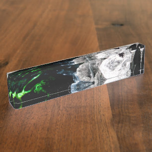 Witte kristallen in zwarte ruimte naambordje