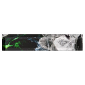 Witte kristallen in zwarte ruimte naambordje (Voorkant)