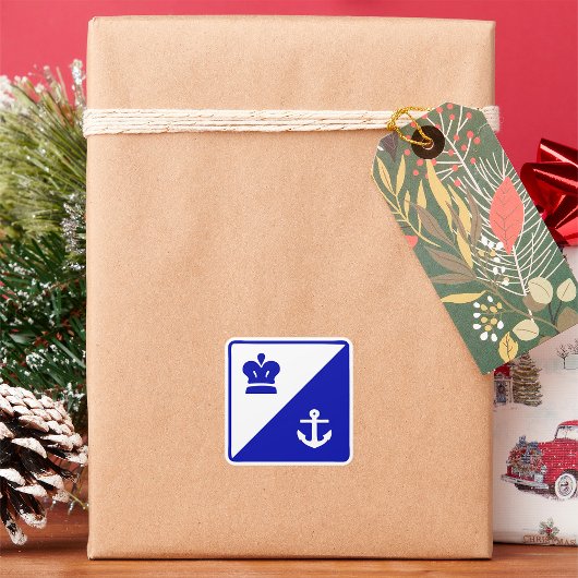 Witte kroon op het kroon en het ankerblauw vierkante sticker