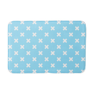 Witte kruisstiften op babyblauw badmat