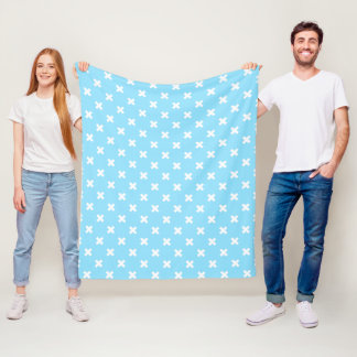 Witte kruisstiften op babyblauw fleece deken