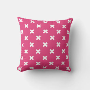 Witte kruisstiften op fuchsia kussen