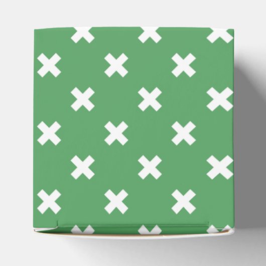 Witte kruisstiften op groen bedankdoosjes (Bovenkant)