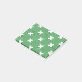 Witte kruisstiften op groen post-it® notes (Schuin)