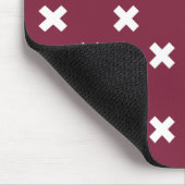 Witte kruisstiften op moerbei muismat (Hoek)